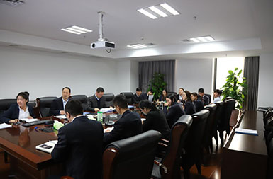 1月26日，服务业基金管理公司在公司会议室召开2017年度员工述职大会，公司高管陈祖生、王景成、路明卫出席会议。